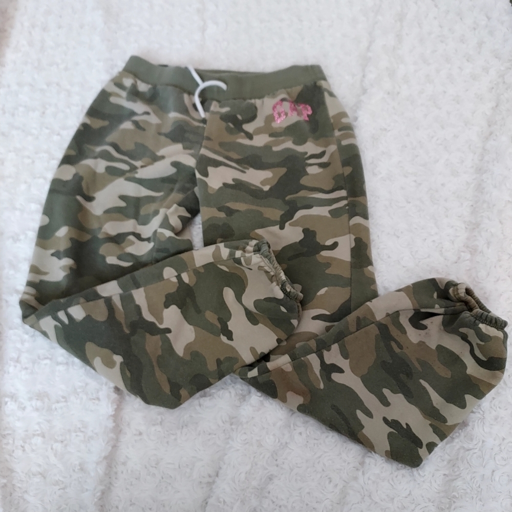 GAP Green camouflage pink sparkle sweatpants youth Large / 10 Fall Everyday